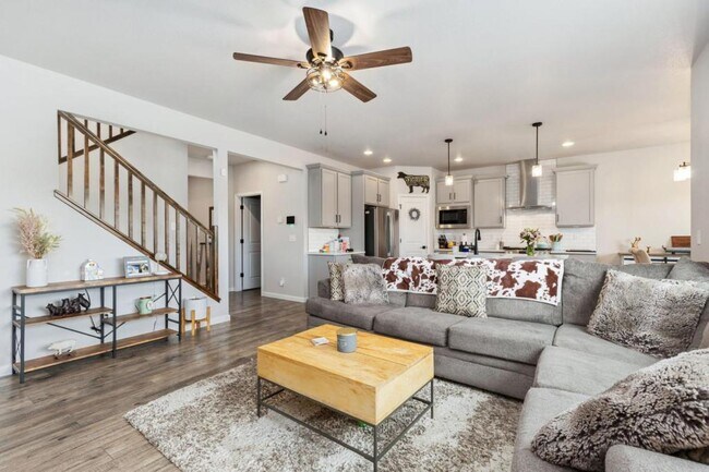 Building Photo - 1495 S Plumeria Dr