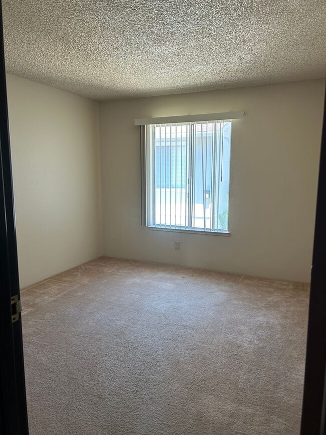 Building Photo - 400 N Saliman Rd