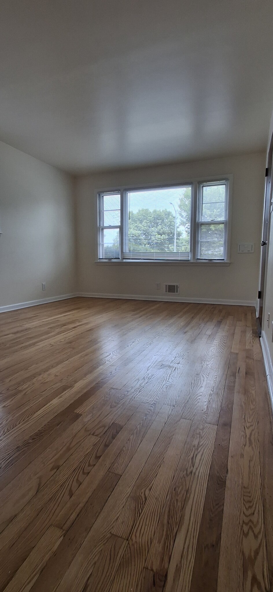 Building Photo - 10117 W Cleveland Ave