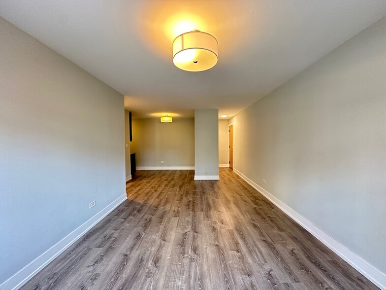 Building Photo - 507 W Barry Ave