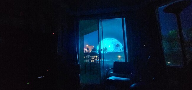 Building Photo - Fully furnished-full Sphere view