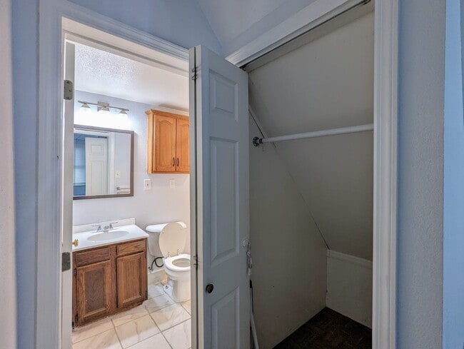 Building Photo - 5139 Carnegie St