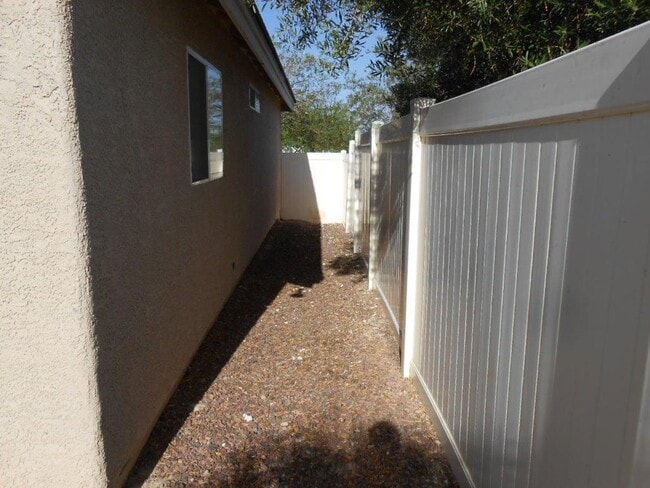 Building Photo - Cute Single Story Home in NW Gated Community