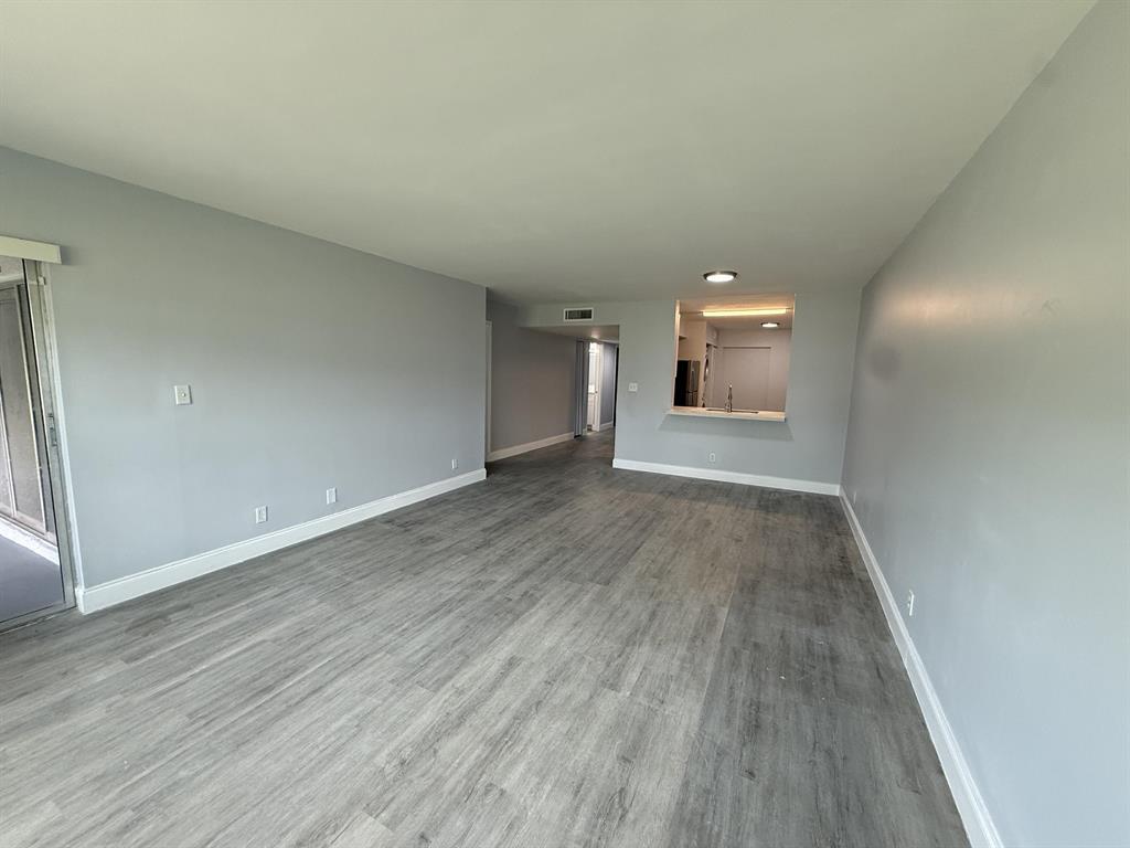 Building Photo - 7355 Woodmont Ter