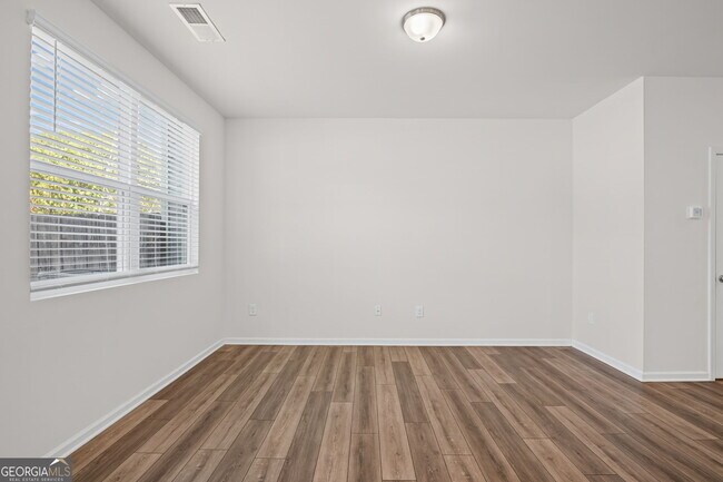 Building Photo - 406 Kings Cross Wy