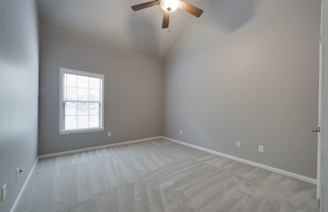 Building Photo - 304 Amber Ln