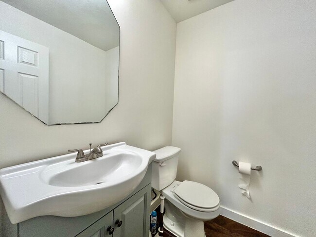 Building Photo - Gorgeous 3 Bed 2.5 Bath Single Family Home