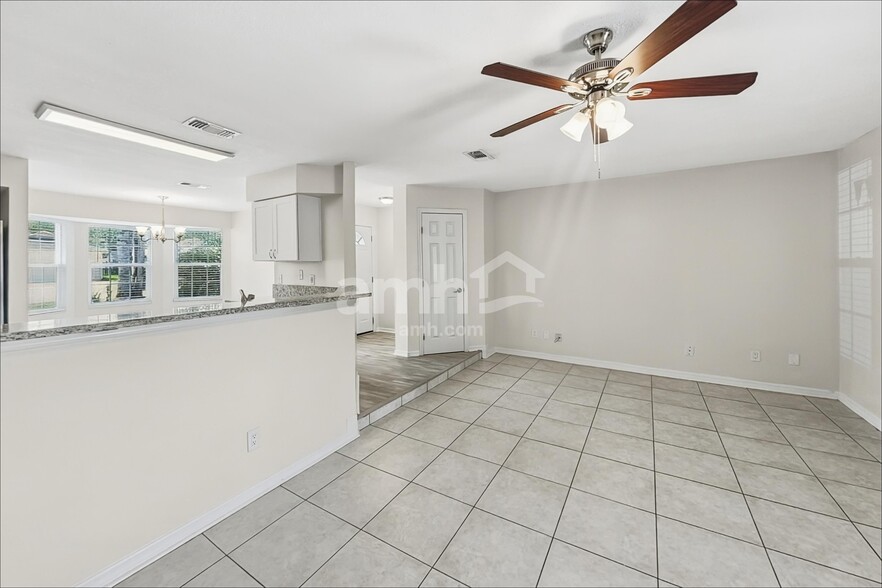 Building Photo - 1694 Ashwood Cir