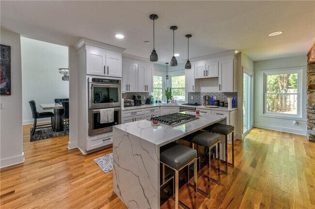 Building Photo - 3360 Turtle Lake Dr SE