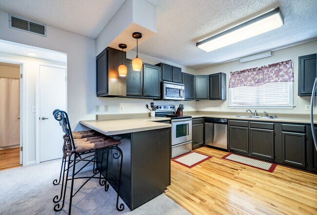 Building Photo - 49 Lake Dr