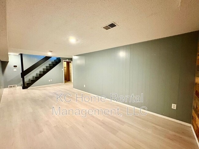 Building Photo - 8027 N Stoddard Ave