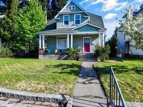 Building Photo - Charmer! 3 Bed 1.5 Bath! 1/2 OFF THE FIRTS...