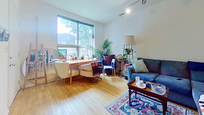 Primary Photo - 2543 N Southport Ave