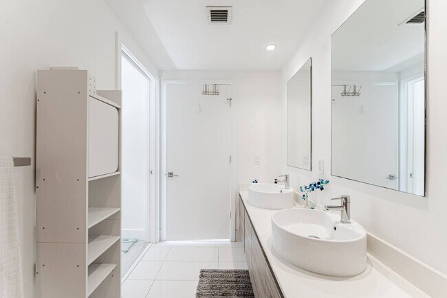 Building Photo - 101 NE 34th St