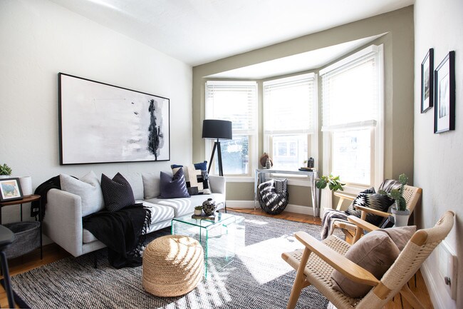 Building Photo - 140 Duboce