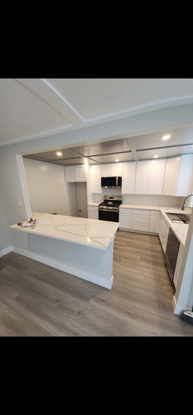 Building Photo - 136 W F St