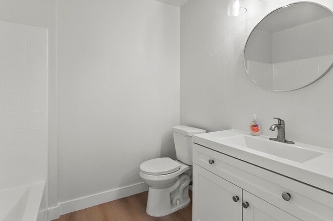Building Photo - Newly Remodeled 1-Bed Condo in The Spectru...