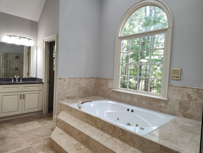 Building Photo - Stunning home located in the Popular Piper Glenn Community!