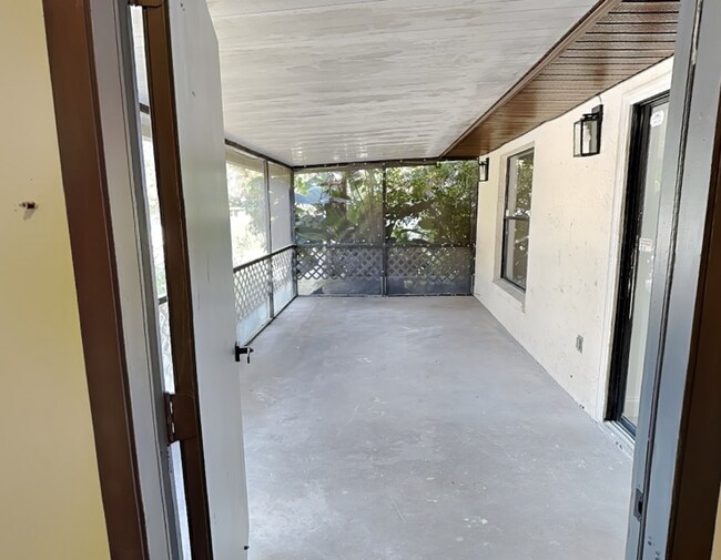 Building Photo - 9439 Lake Lotta Cir