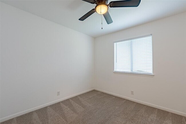 Building Photo - 906 Moon Glow Dr