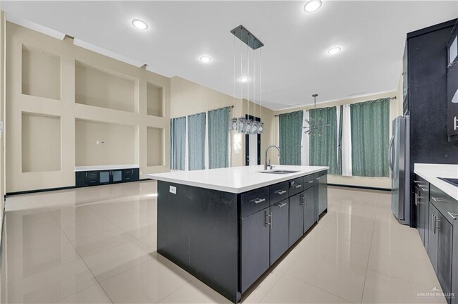 Building Photo - 19 Rice Ave