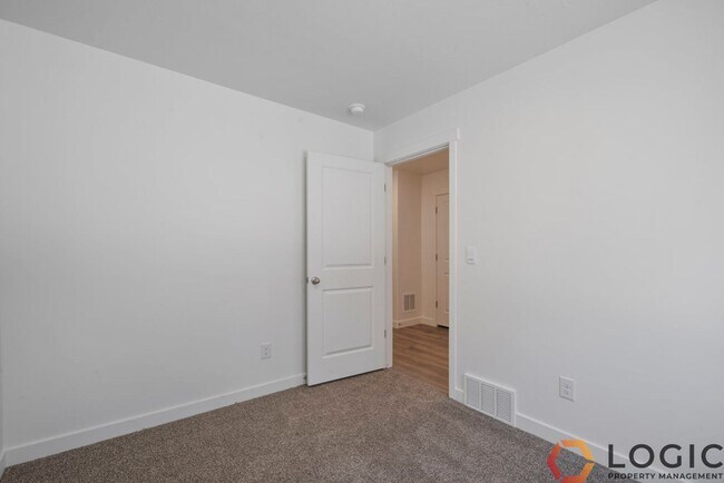 Building Photo - 3948 N Eagle Pt Ln