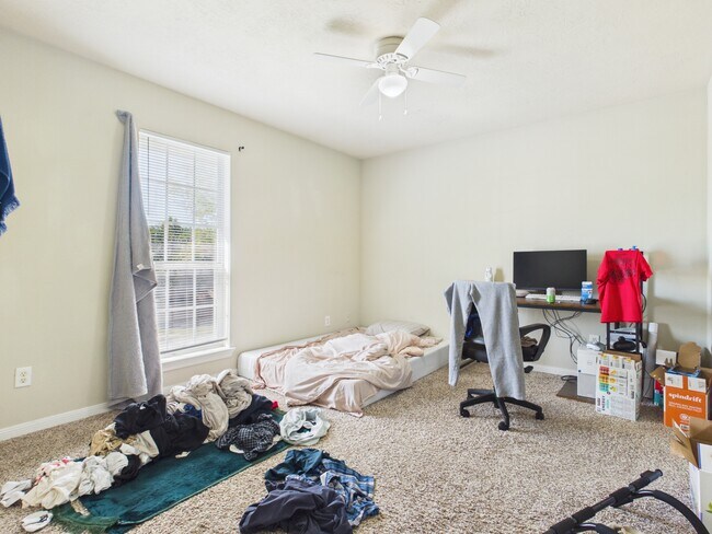 Building Photo - 513 Camp Ct