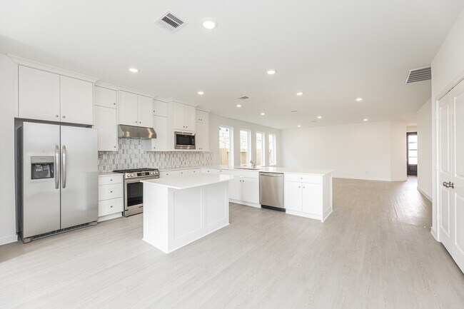 Building Photo - 31726 Wild Mdw Dr