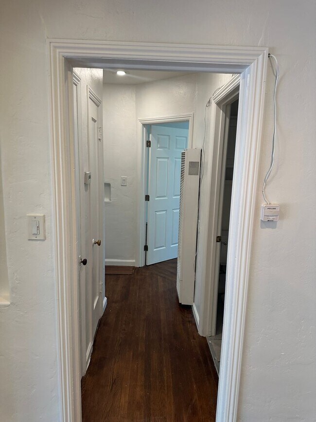Building Photo - Spacious 2 bedroom in great San Leandro neighborhood