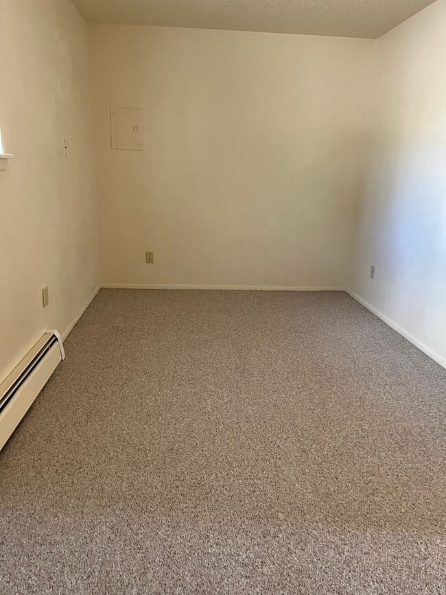 Building Photo - Downstairs Two Bedroom Apt in Bayfield