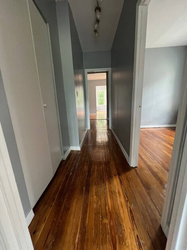 Building Photo - 27 Alton Pl