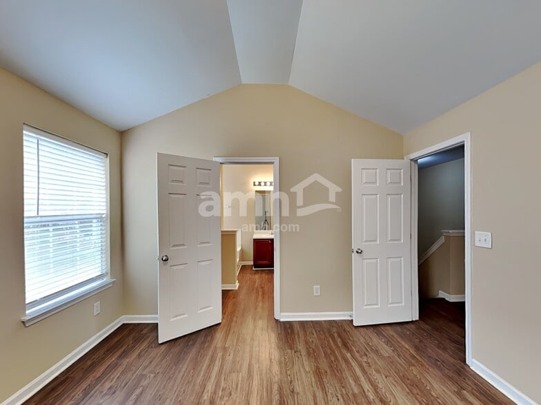 Building Photo - 118 Hidden Creek Dr