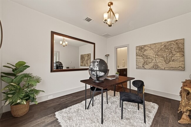 Building Photo - 1604 Ovid St