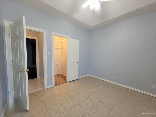 Building Photo - 21 N Opal St