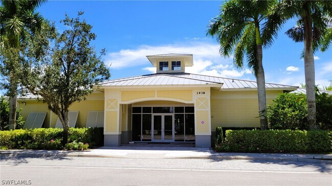 Building Photo - 1750 Alameda Dr