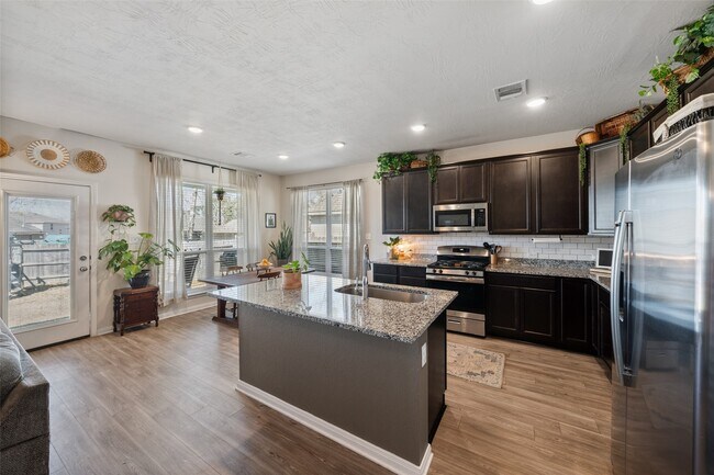 Building Photo - 11947 Sunshine Park Dr N