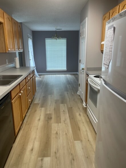 Building Photo - 16 Stoney Hill Rd