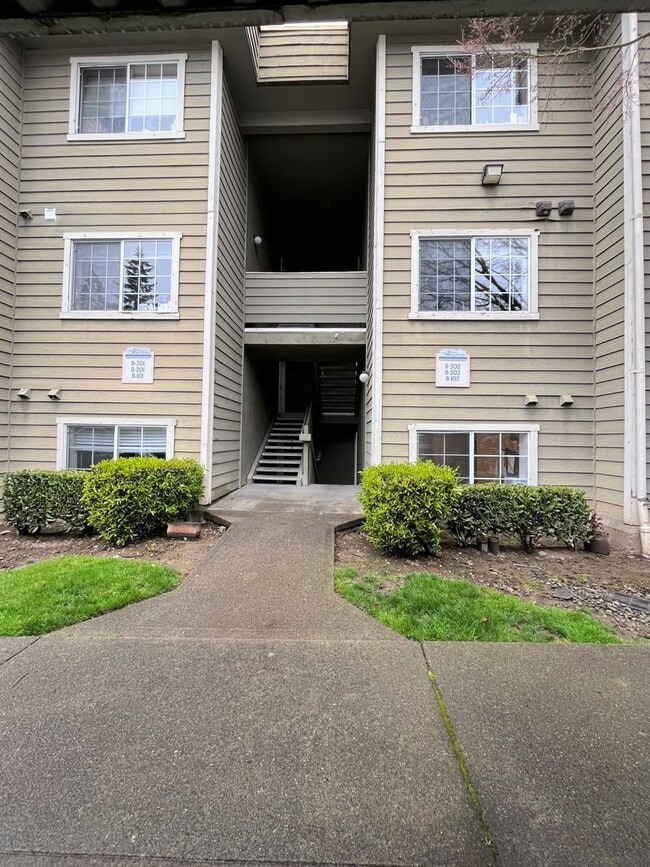 Building Photo - 039 - 2 bed, 2 bath condo minutes from Red...