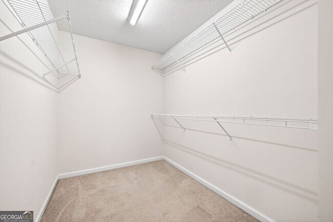 Building Photo - 4010 Ridgefair Dr