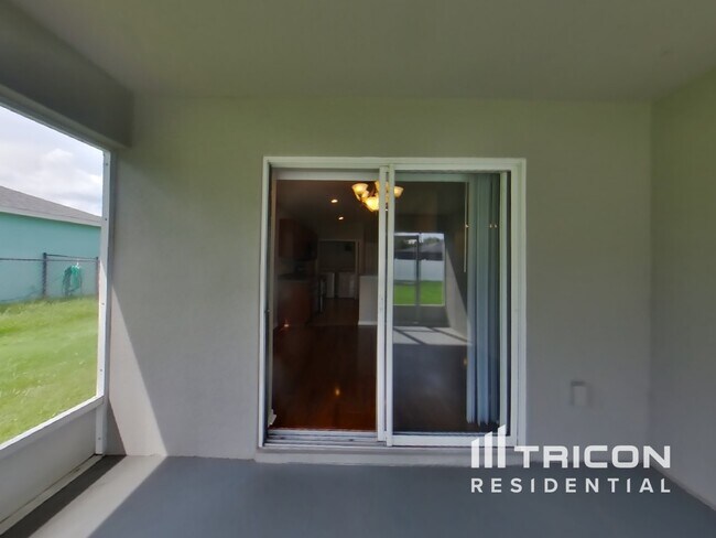 Building Photo - 2704 Oak Hammock Loop
