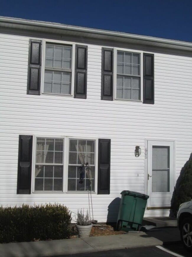 Building Photo - 608 Stone St