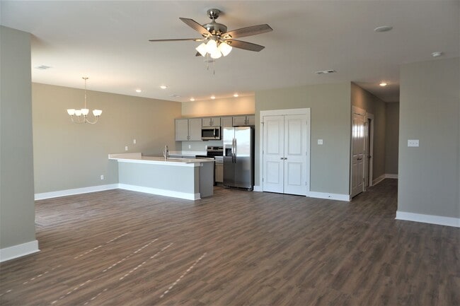 Building Photo - 3 Bedroom, 2 Bath Home in Valley View