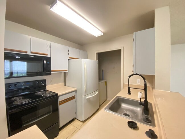 Building Photo - 6100 Westgate Dr