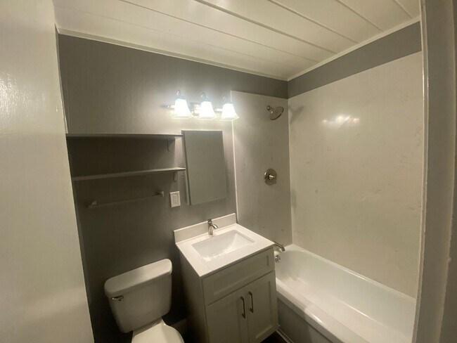Building Photo - 1475 Marclair Dr