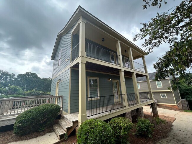 Building Photo - PRE-LEASING FOR AUGUST 2026!