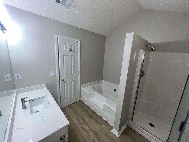 Building Photo - 6048 Buxton Dr