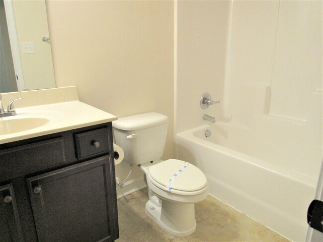 Building Photo - 136 Laredo Dr