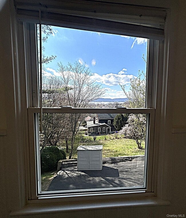 Building Photo - 8 Ridge St