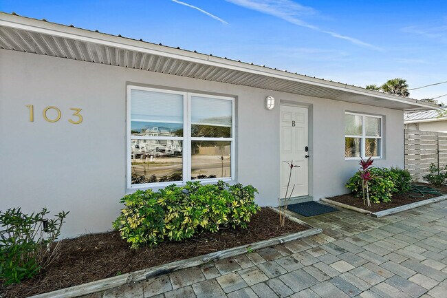 Building Photo - 103 A St