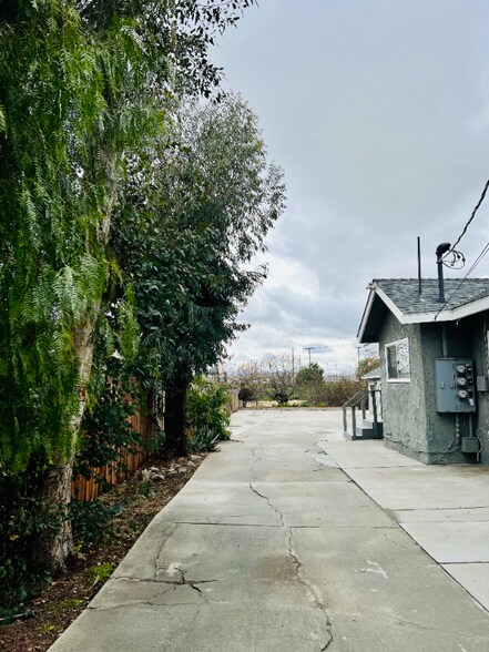 Building Photo - 21633 Cottonwood Ave